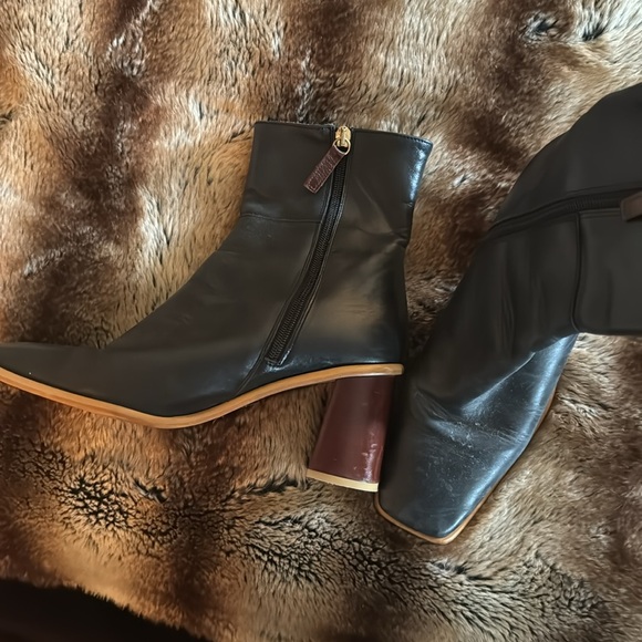 ALOHAS BLACK BOOTS - Picture 4 of 4